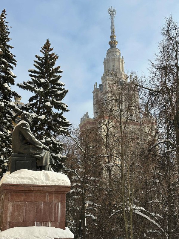 Преступно редко бываю на химфаке МГУ. Как-то тут всё пронзительно красиво: от Дмитрия Иванови...