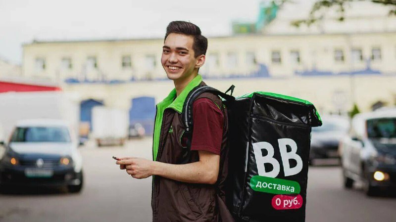 Они рассылают тысячи людей в одежде с надписью «ВВ», которые на велосипедах с надписью «ВВ» р...