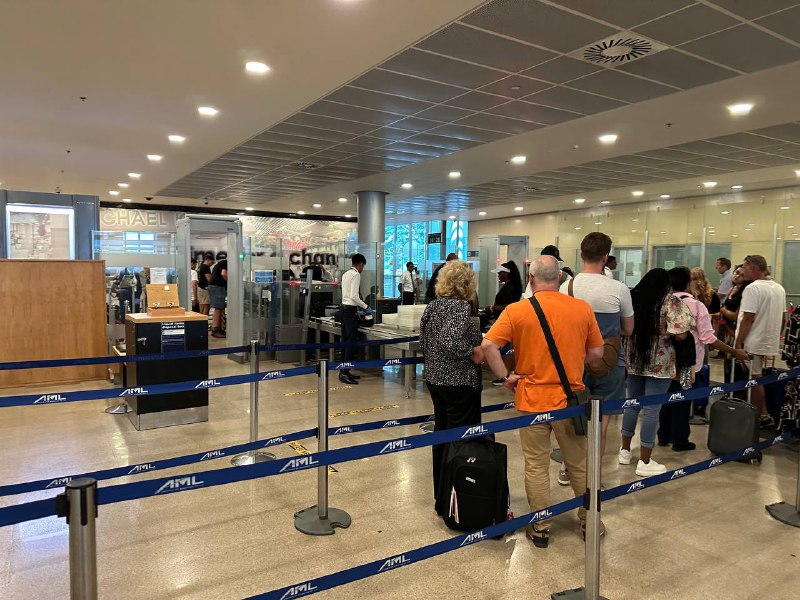 SSR International Airport. Есть в этом названии что-то пугающе родное. Но зародившаяся по это...